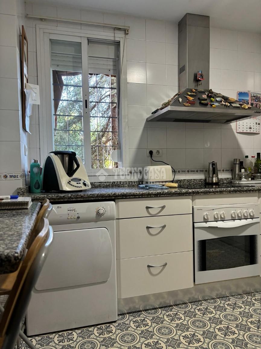 Kitchen of Flat for sale in  Sevilla Capital