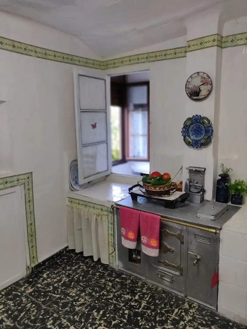 Cuina de Finca rústica en venda en Ponferrada amb Jardí privat