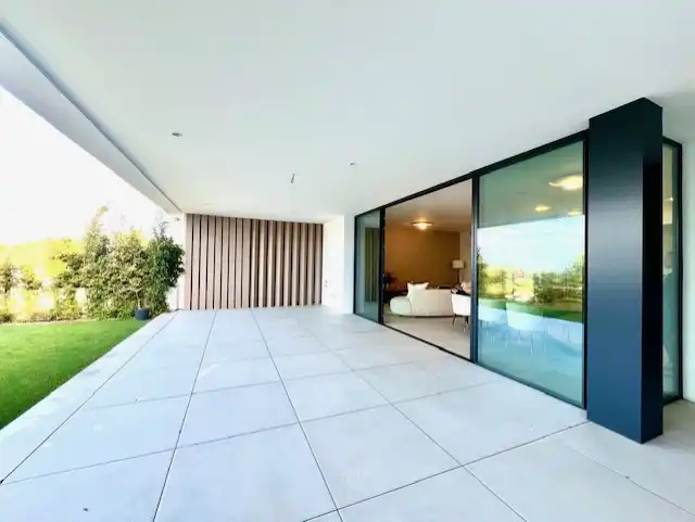 Terrassa de Planta baixa en venda en Marbella amb Aire condicionat, Calefacció i Jardí privat