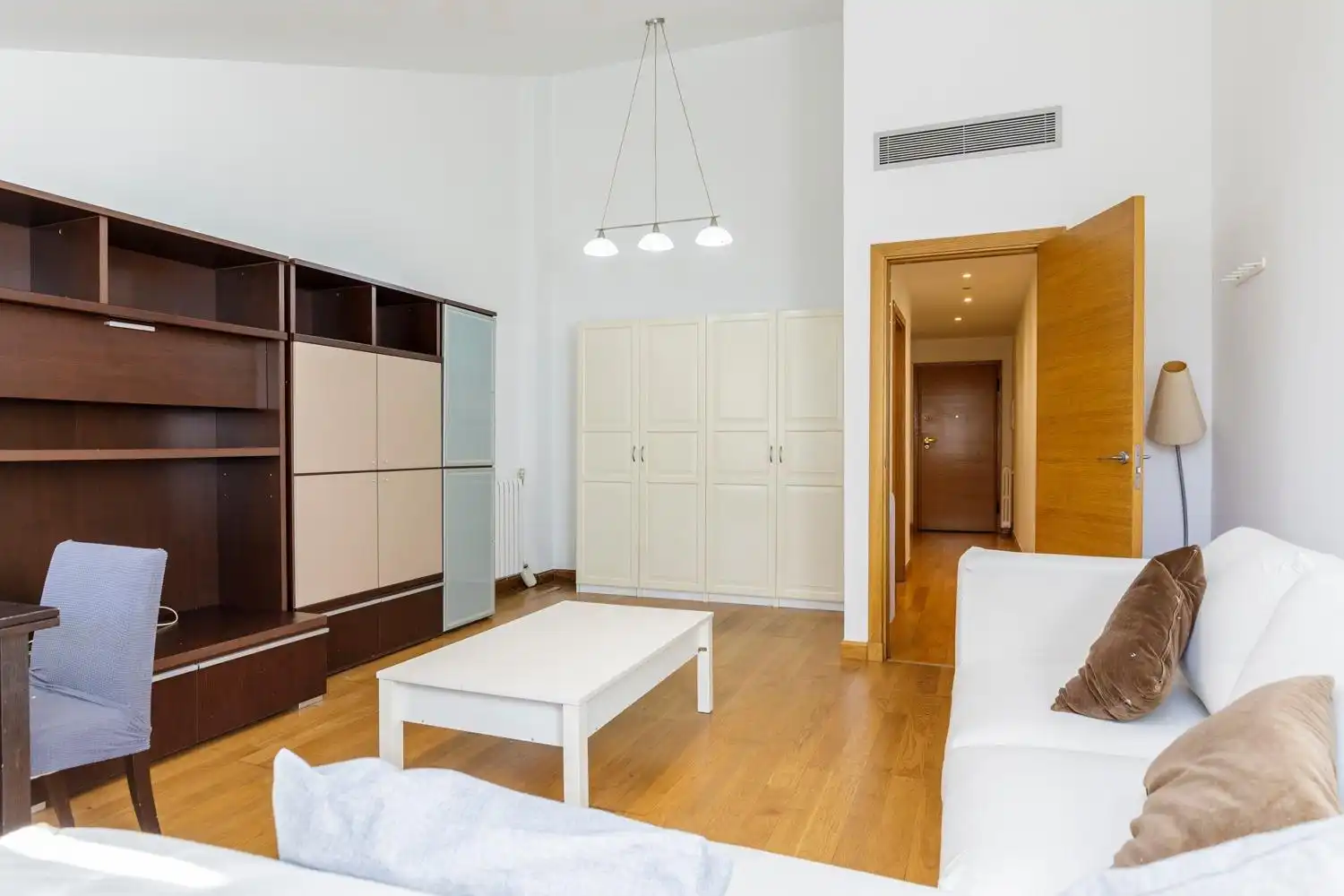 Sala d'estar de Àtic en venda en Zaragoza amb Calefacció, Parquet i Balcó