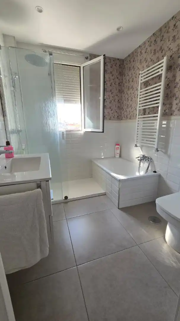 Bany de Casa o xalet en venda en Úbeda amb Aire condicionat, Calefacció i Jardí privat