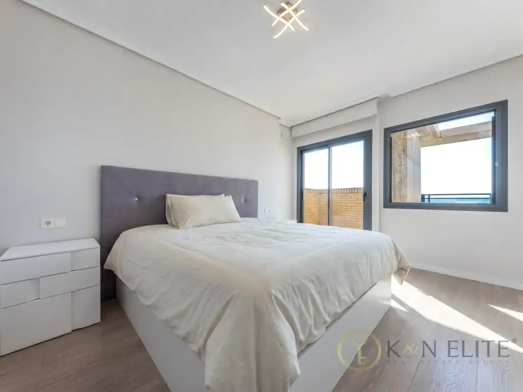 Habitación de Ático de alquiler en Benidorm con Aire acondicionado, Jardín privado y Piscina