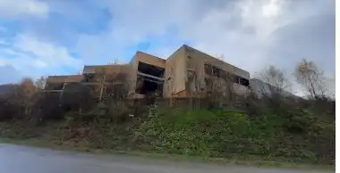 Vista exterior de Nau industrial en venda en San Martín del Rey Aurelio
