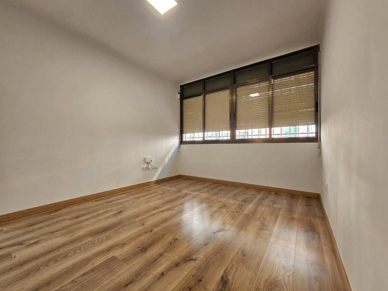 Dormitori de Planta baixa en venda en Cornellà de Llobregat