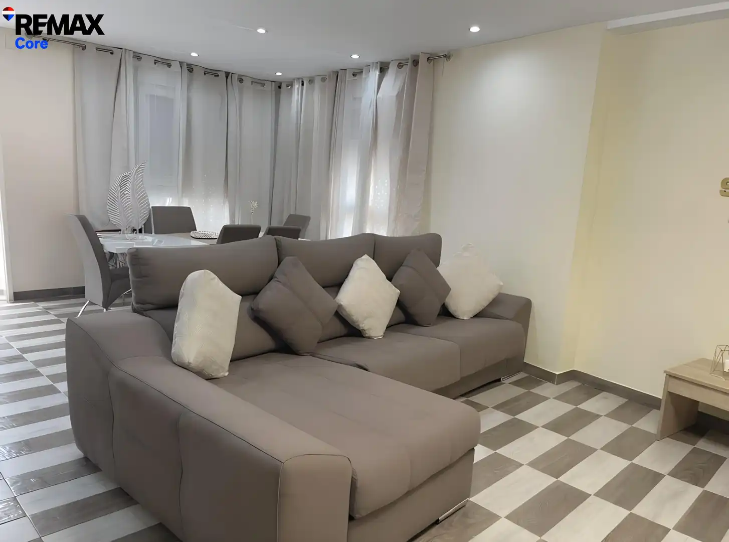 Wohnzimmer von Einfamilien-Reihenhaus zum Verkauf in Montijo mit Klimaanlage, Heizung und Terrasse