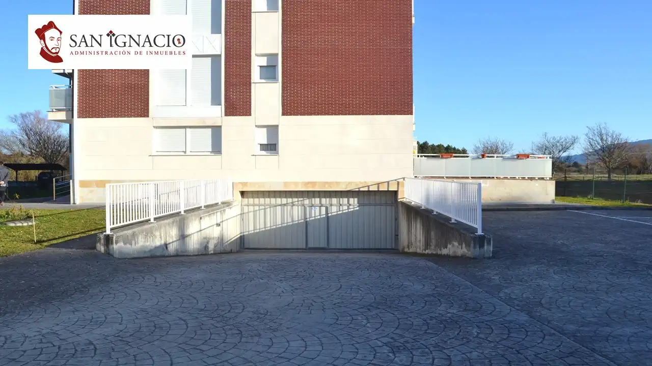 Aparcament amb ascensor en venda a Villarcayo de Merindad de Castilla la Vieja, imagen 2