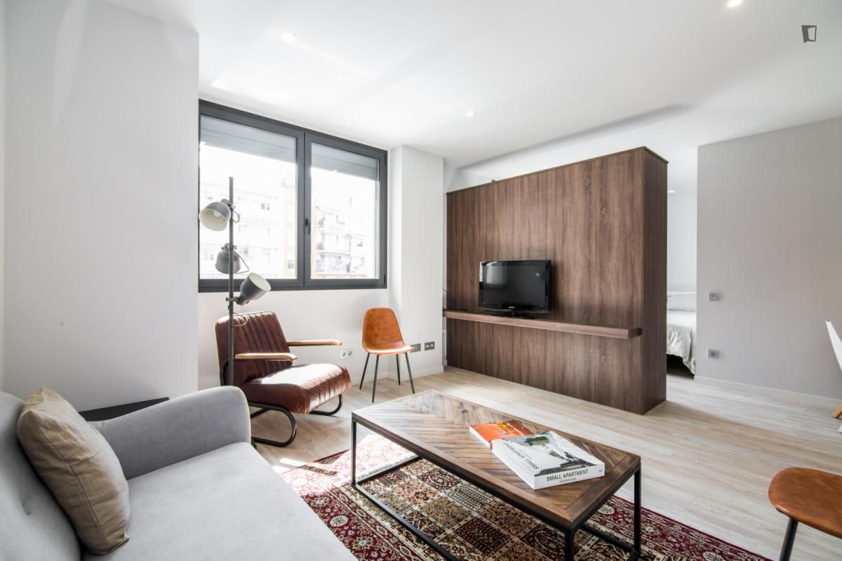 Study to rent in Provençals del Poblenou