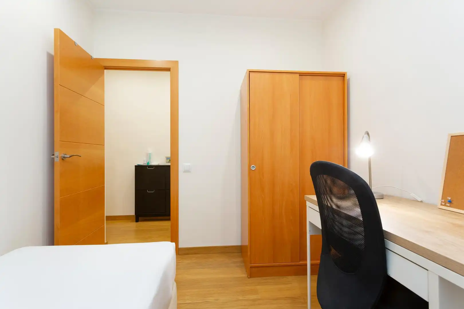 Bedroom of Flat for sale in Barcelona  with Air Conditioner, Heating and Parquet flooring