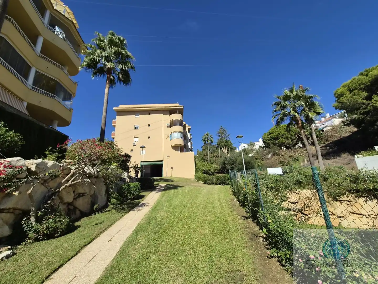 Vista exterior de Piso en venta en Fuengirola con Aire acondicionado, Terraza y Piscina comunitaria