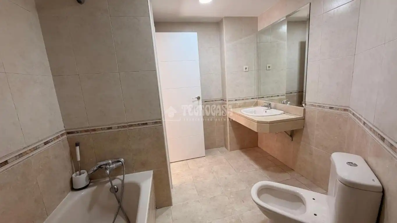Baño de Piso en venta en Madrid con Aire acondicionado, Calefacción y Trastero