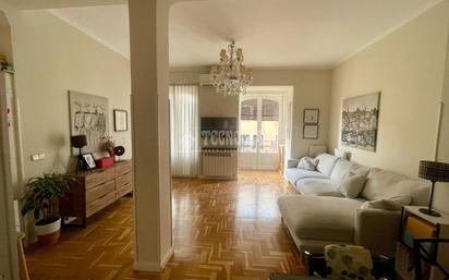 Living room of Flat for sale in  Madrid Capital