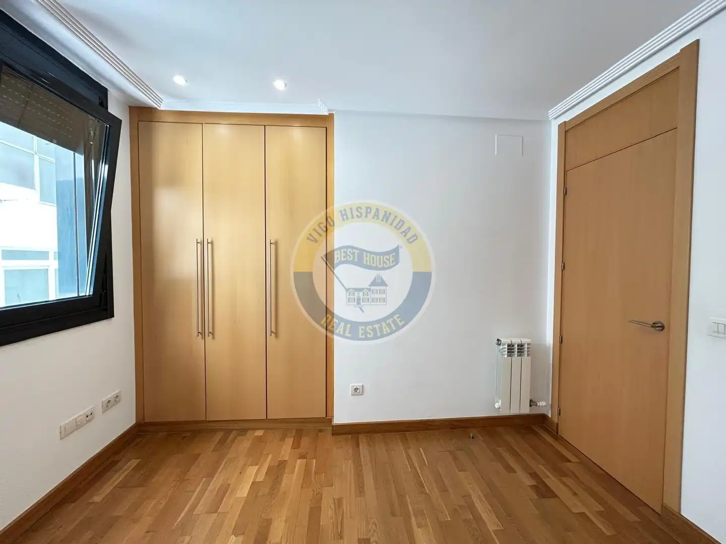 Dormitori de Apartament en venda en Vigo  amb Calefacció i Traster