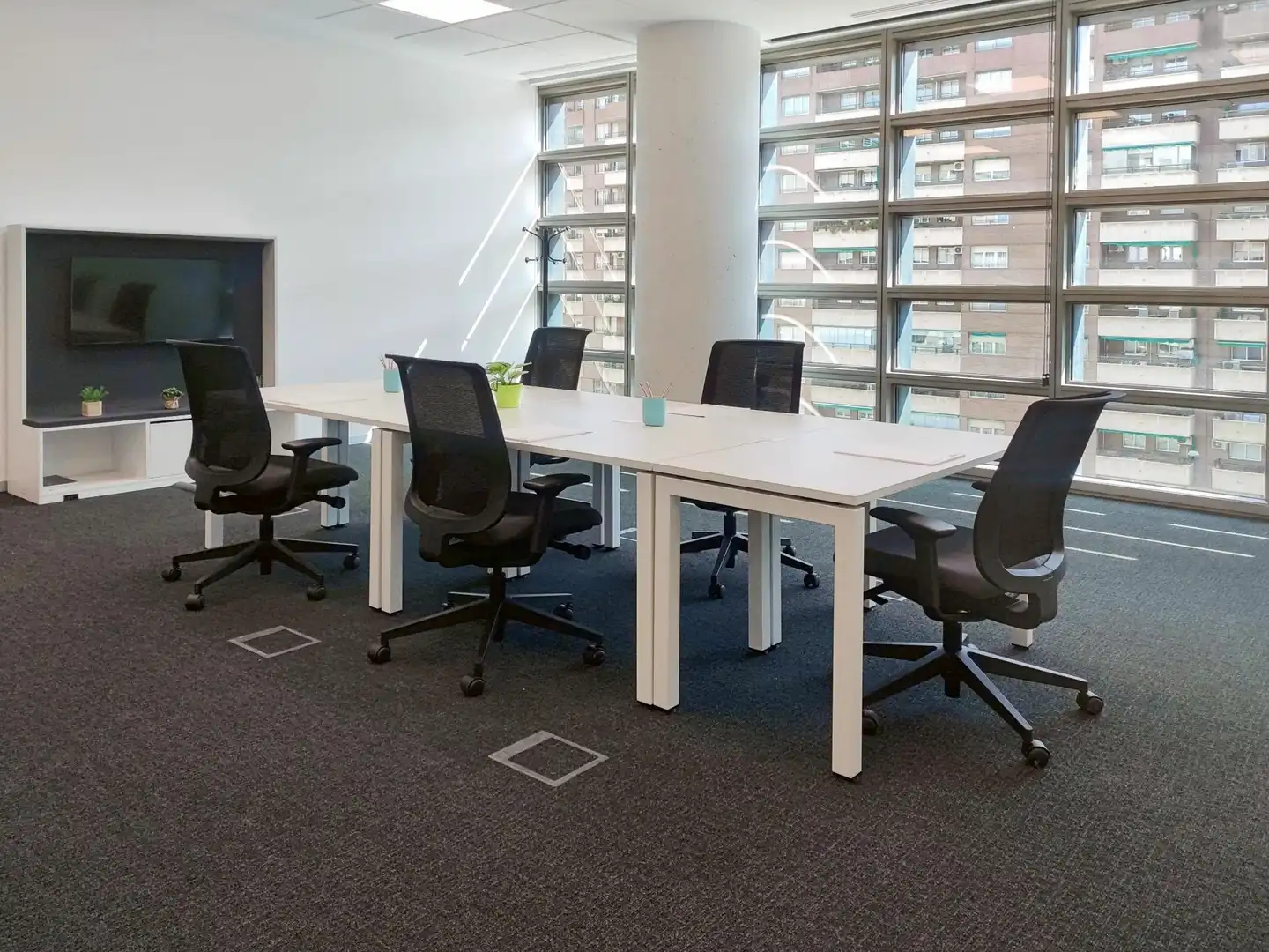 Büro zur Miete in Zaragoza mit Klimaanlage, Heizung und Möbliert