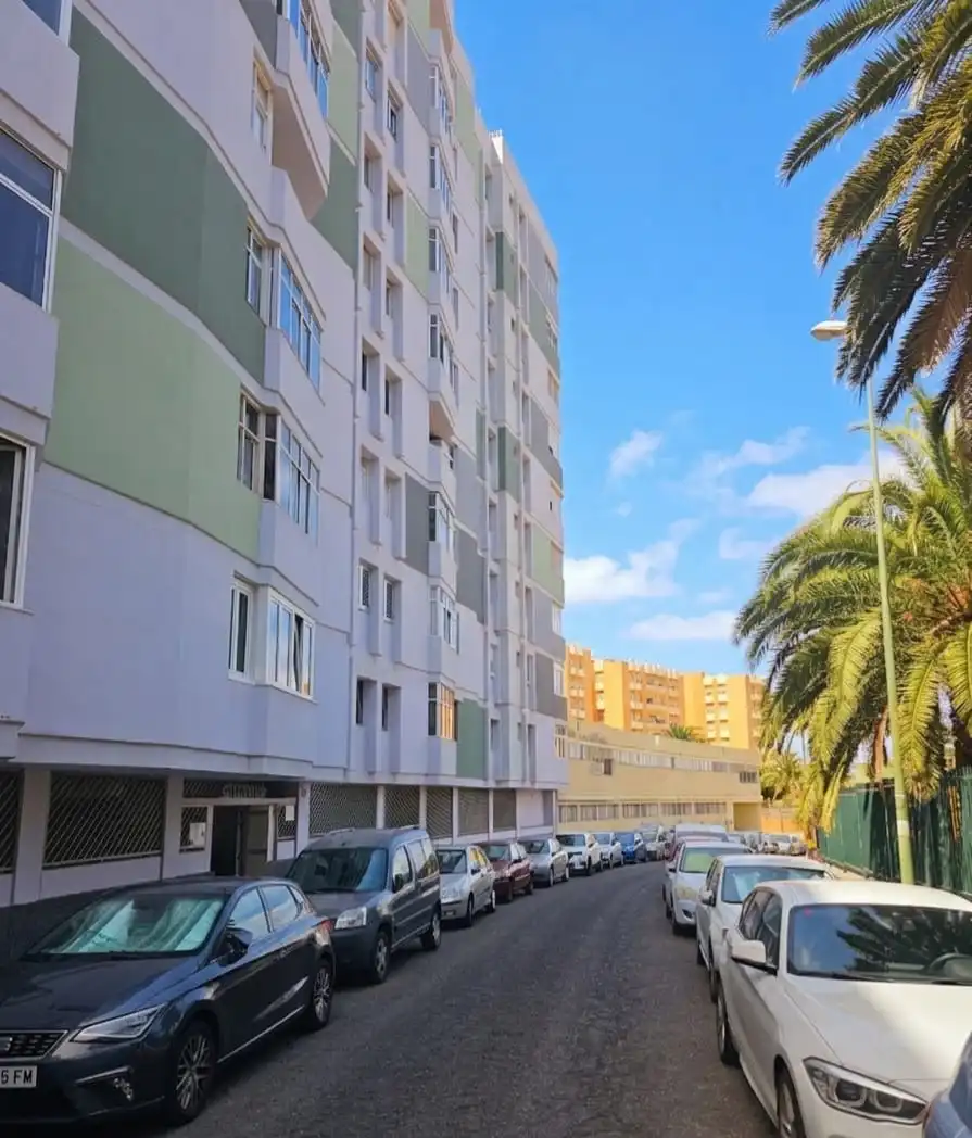 Vista exterior de Piso en venta en Las Palmas de Gran Canaria con Balcón