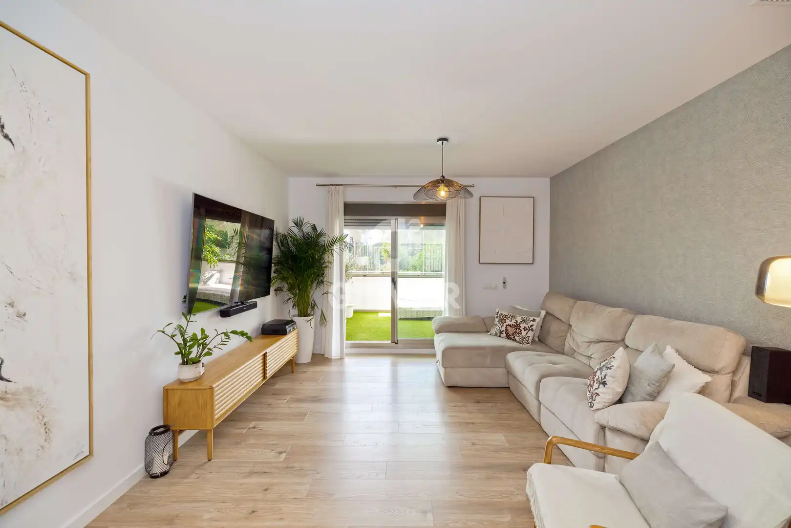 Sala de estar de Piso en venta en Torremolinos con Calefacción, Jardín privado y Trastero
