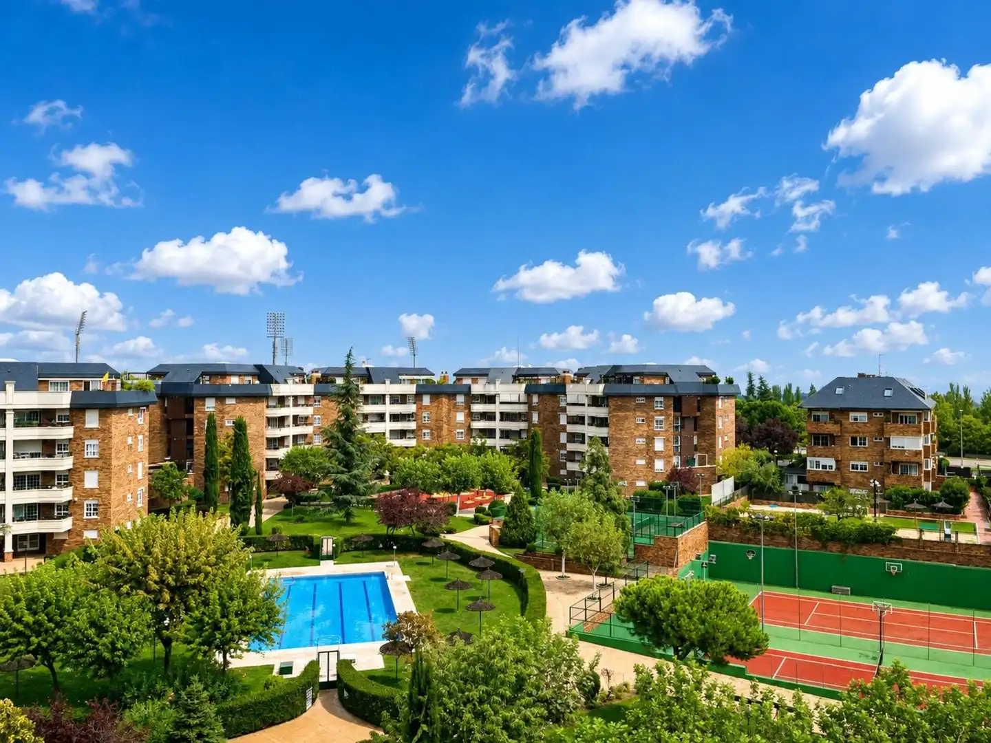 Vista exterior de Piso en venta en Majadahonda con Calefacción, Terraza y Piscina comunitaria