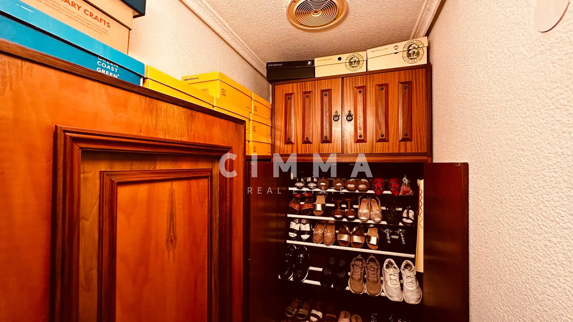 Habitación de Casa o chalet en venta en La Nucia con Aire acondicionado, Calefacción y Jardín privado