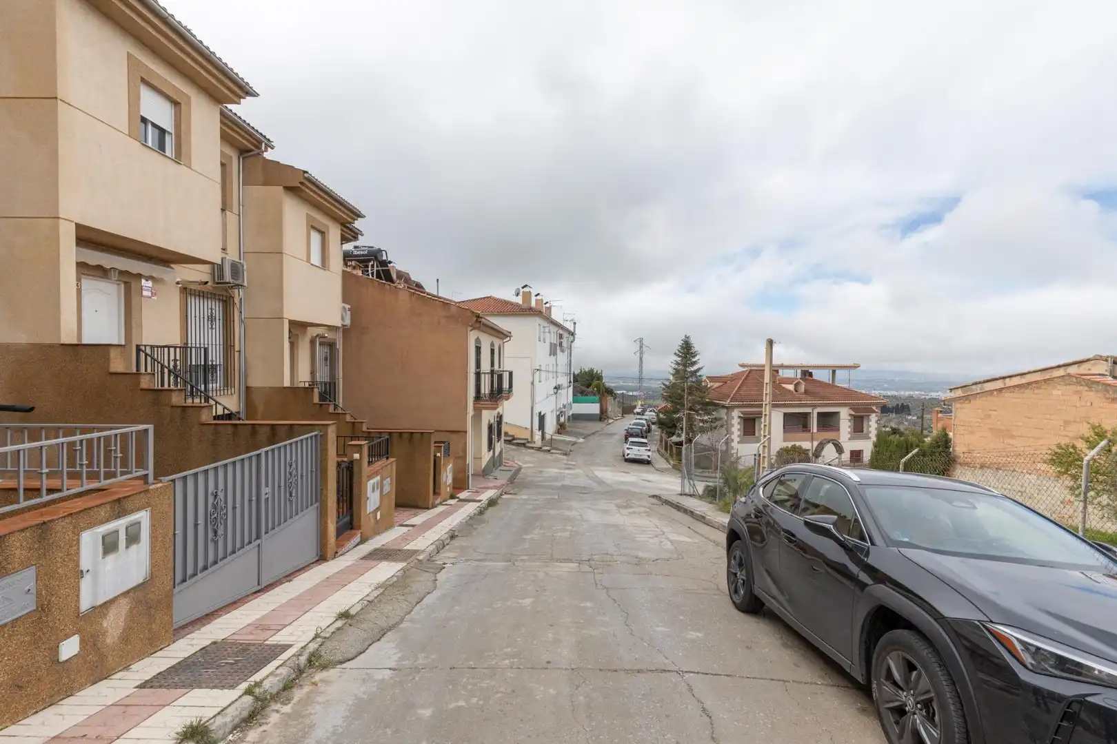 Vista exterior de Casa adosada en venta en Güevéjar con Calefacción, Amueblado y Balcón