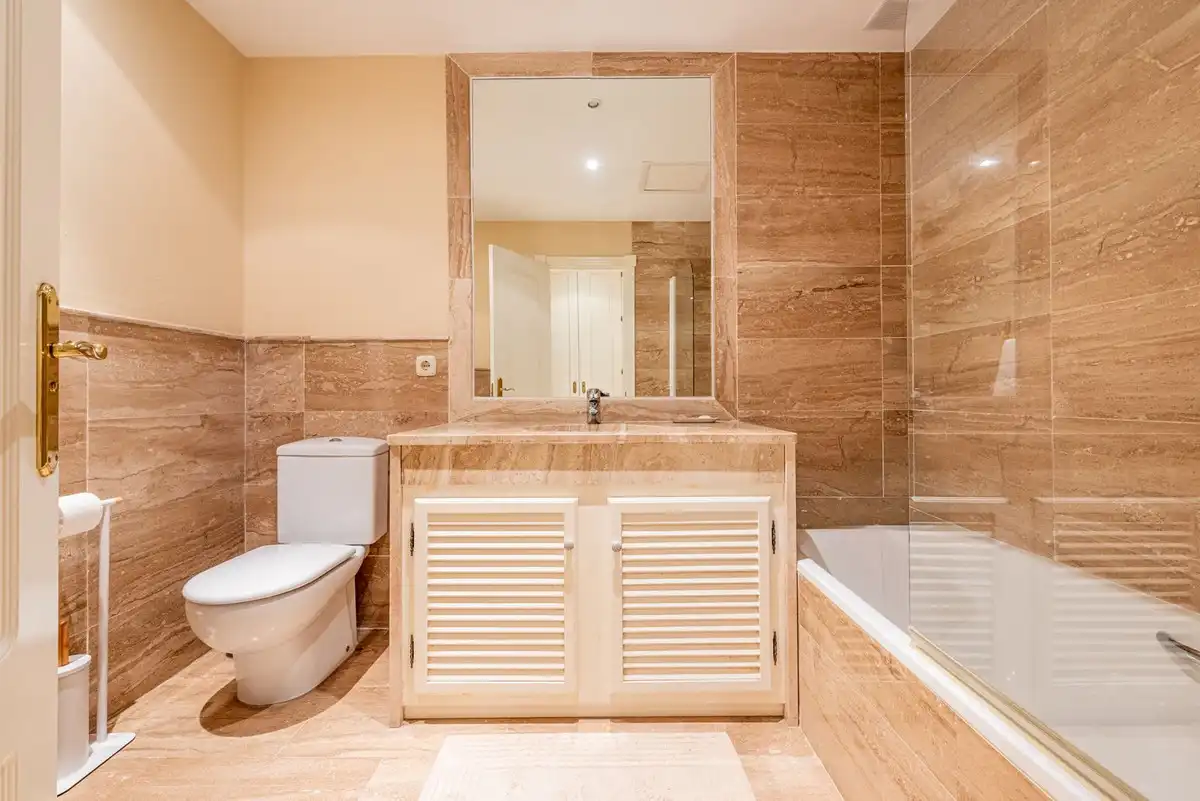 Baño de Piso en venta en Marbella con Aire acondicionado y Trastero