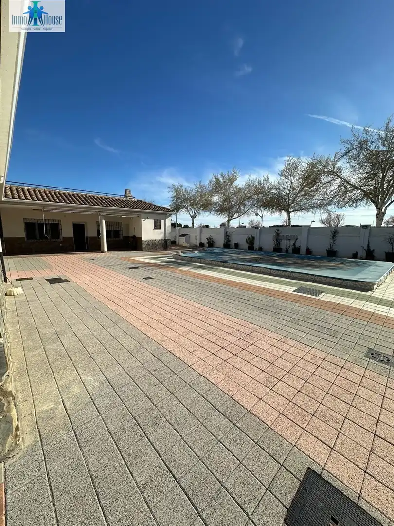 Piscina de Casa o xalet en venda en Albacete amb Aire condicionat, Jardí privat i Parquet