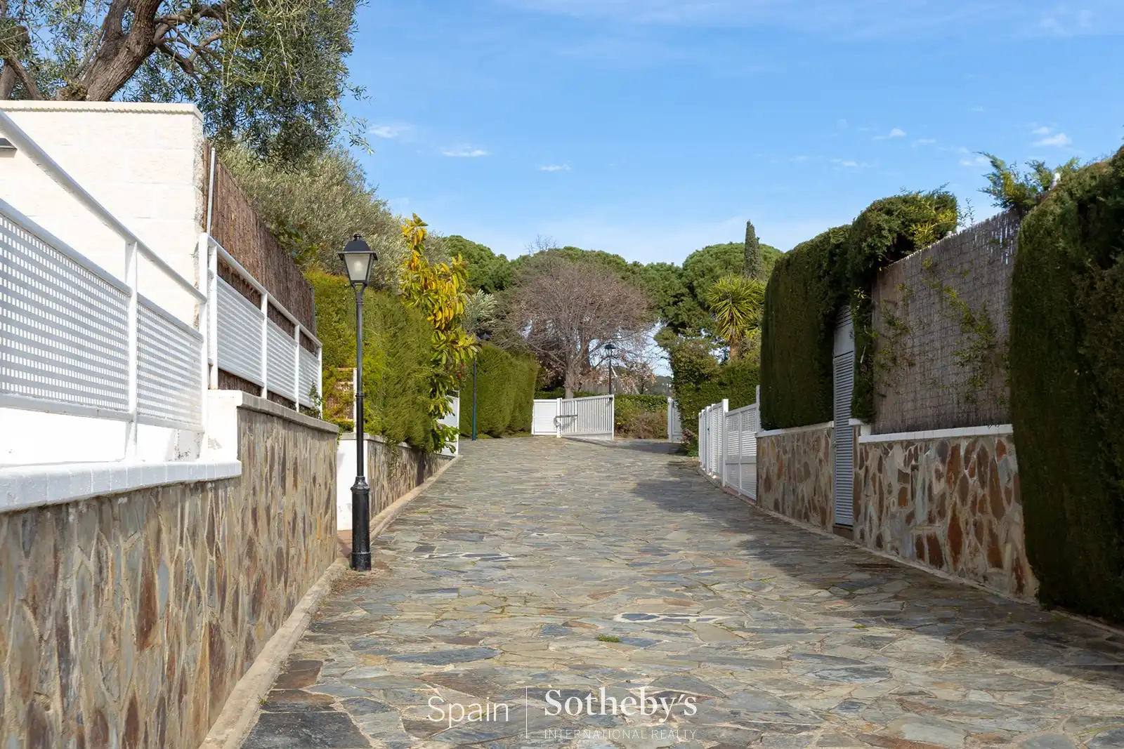 Casa aparellada amb piscina en venda a Carrer dels Oms, imagen 44