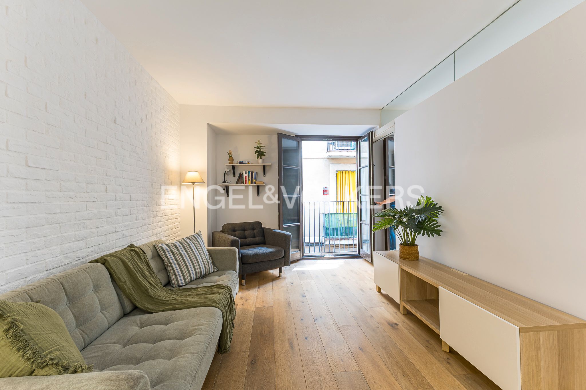 Living room of Apartment for sale in  Barcelona Capital  with Air Conditioner, Heating and Parquet flooring