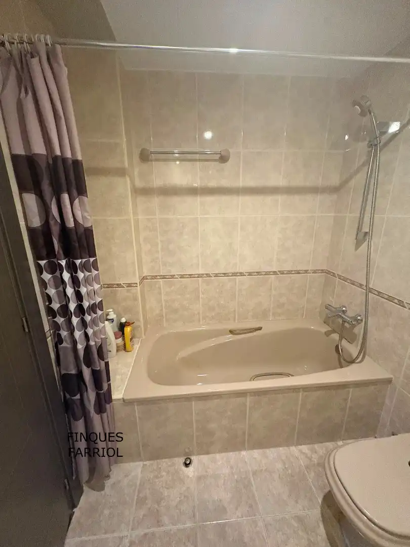 Bany de Pis de lloguer en Reus amb Aire condicionat, Calefacció i Parquet