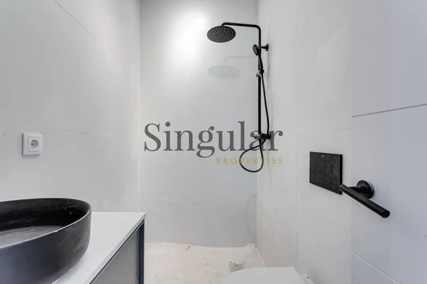 Baño de Dúplex en venta en Barcelona con Aire acondicionado, Calefacción y Jardín privado