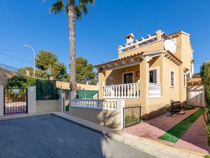 Vista exterior de Casa o xalet en venda en San Miguel de Salinas amb Aire condicionat, Terrassa i Balcó