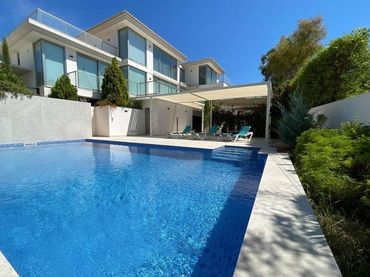 Villa avec piscine à vendre à La Caleta - La Calalga -  Les Bassetes