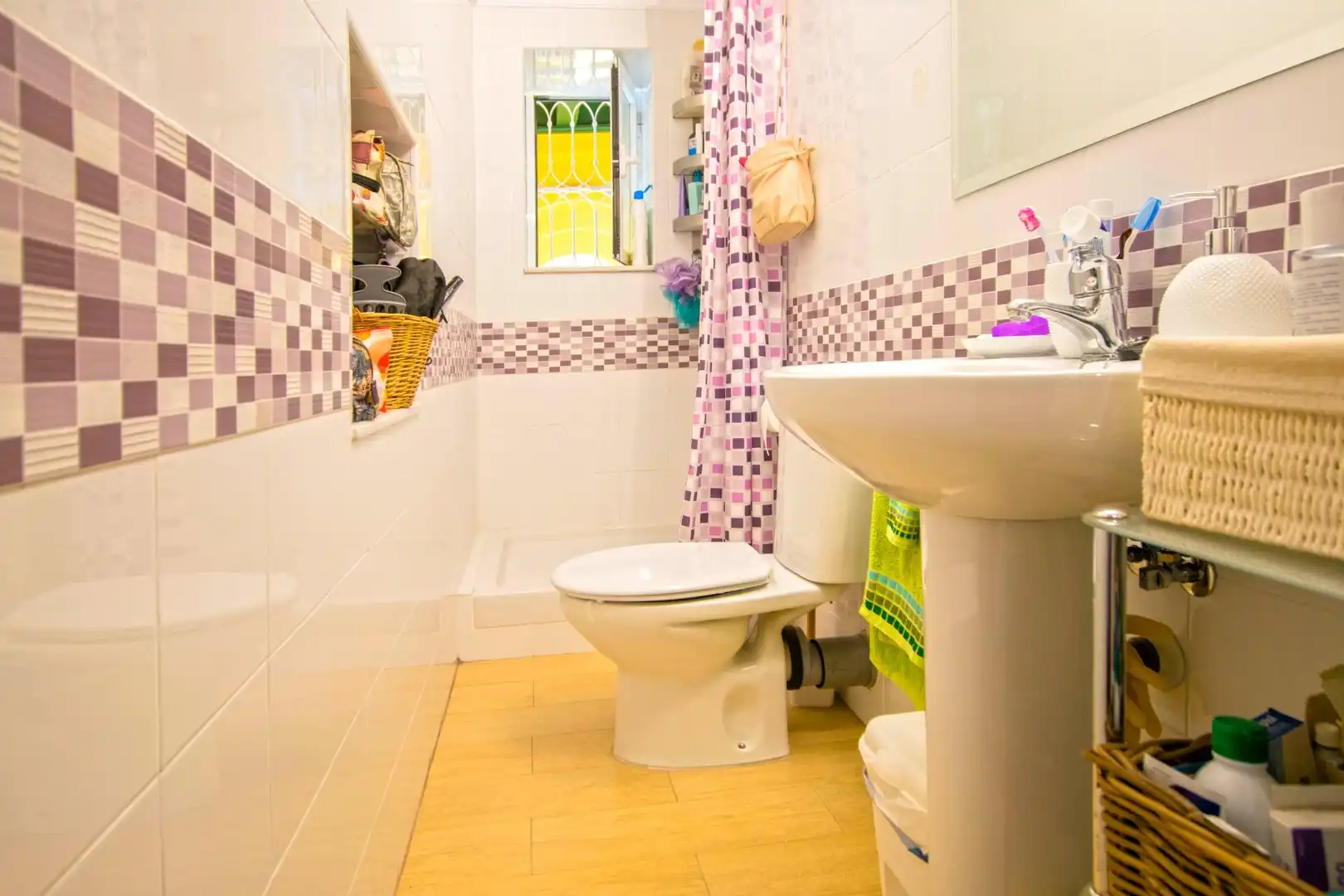 Bathroom of Flat for sale in Sevilla  with Balcony