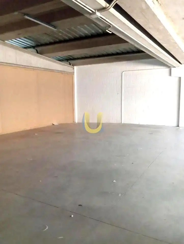 Nave industrial en alquiler en Reyes Católicos, imagen 4