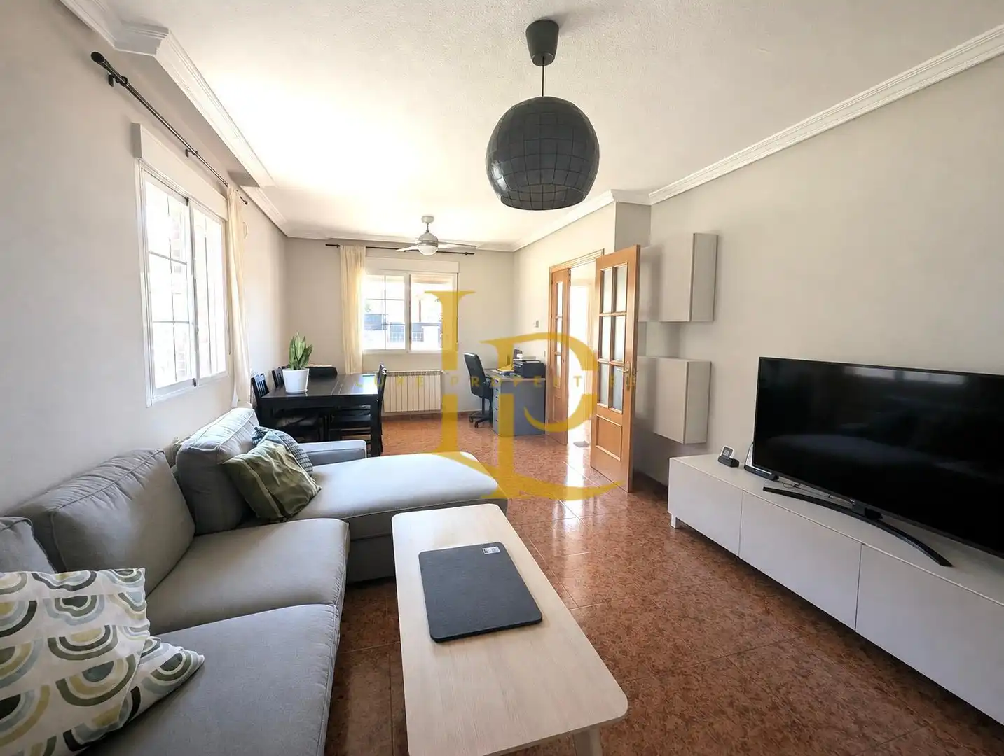 Sala d'estar de Casa o xalet en venda en Galápagos amb Calefacció, Jardí privat i Terrassa