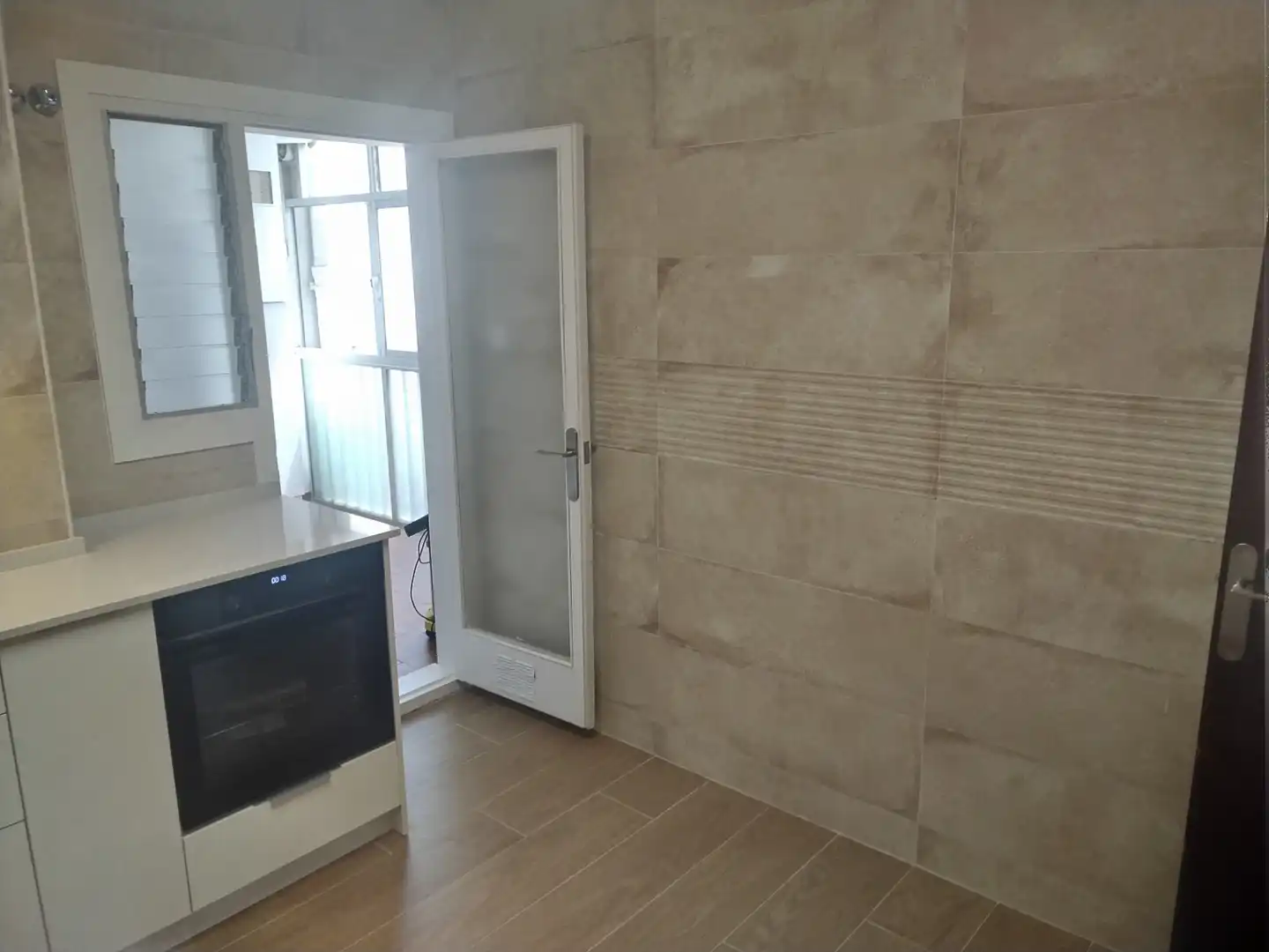 Küche von Wohnung zur Miete in Terrassa mit Heizung, Parkett und Ofen