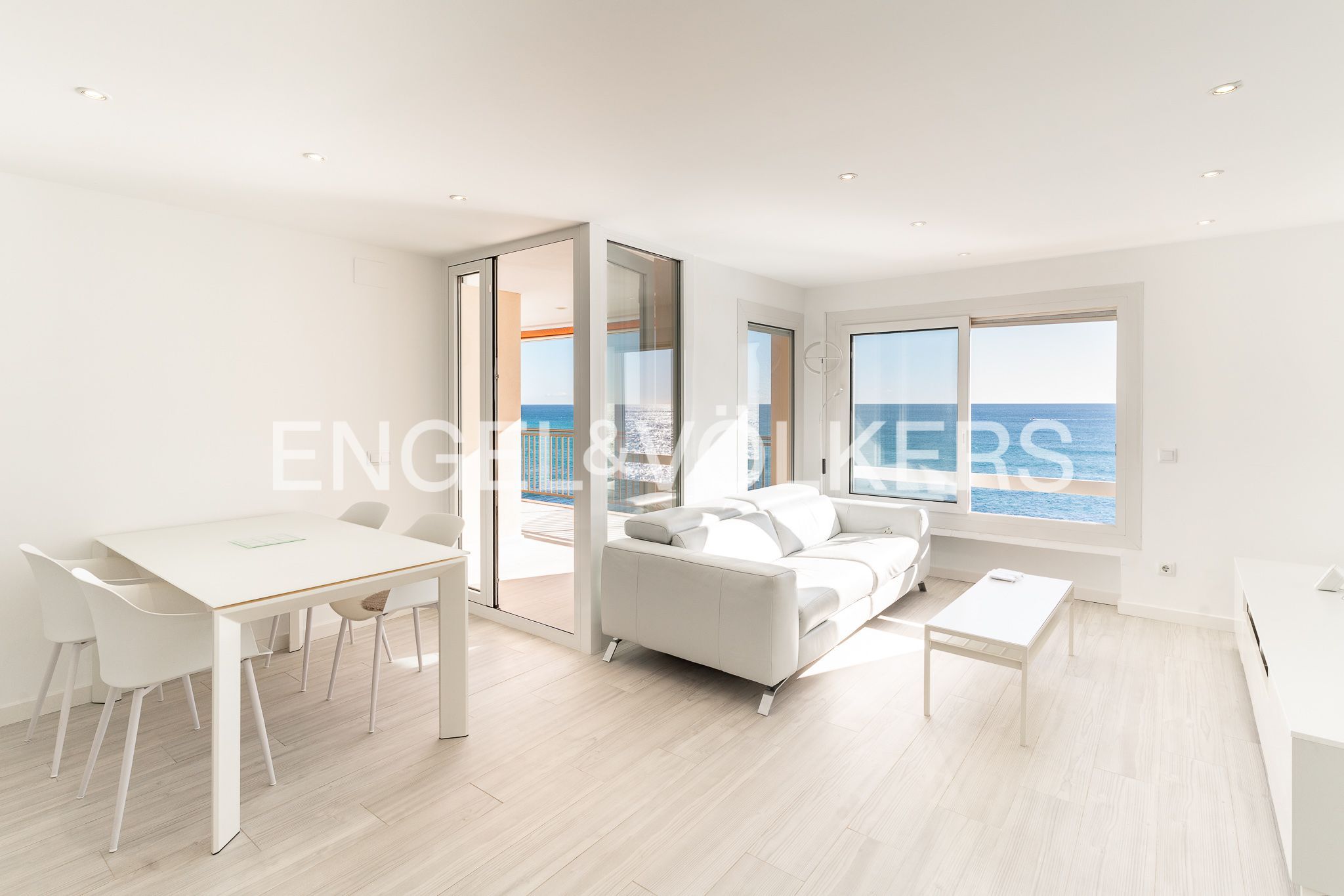 Sala d'estar de Àtic en venda en Sant Andreu de Llavaneres amb Calefacció, Jardí privat i Parquet