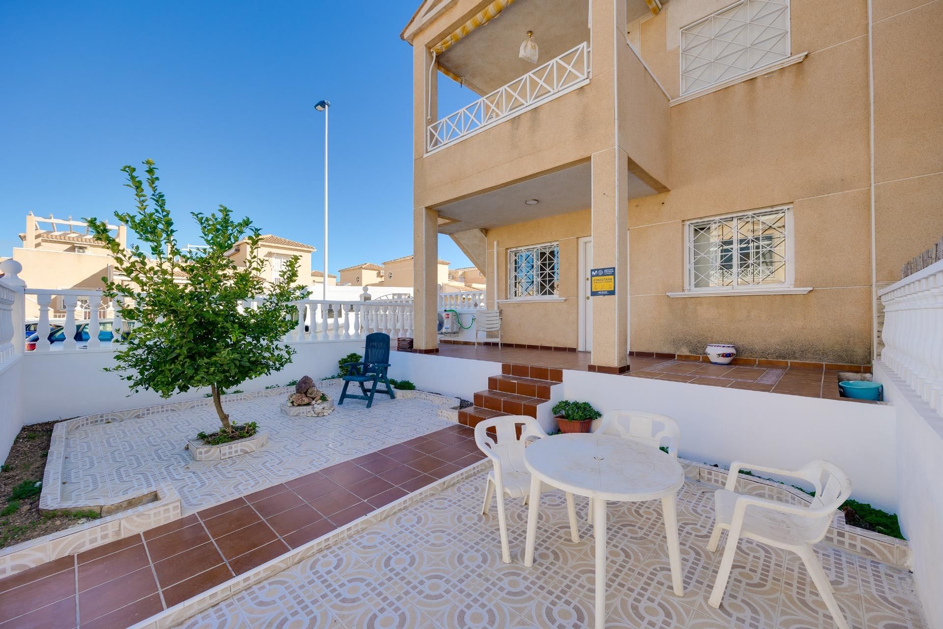 Garden of House or chalet for sale in Torrevieja  with Air Conditioner, Terrace and Community pool