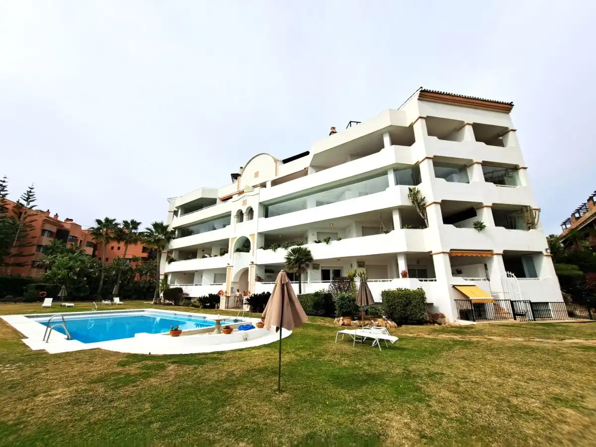 Vista exterior de Piso en venta en Marbella con Aire acondicionado, Calefacción y Terraza