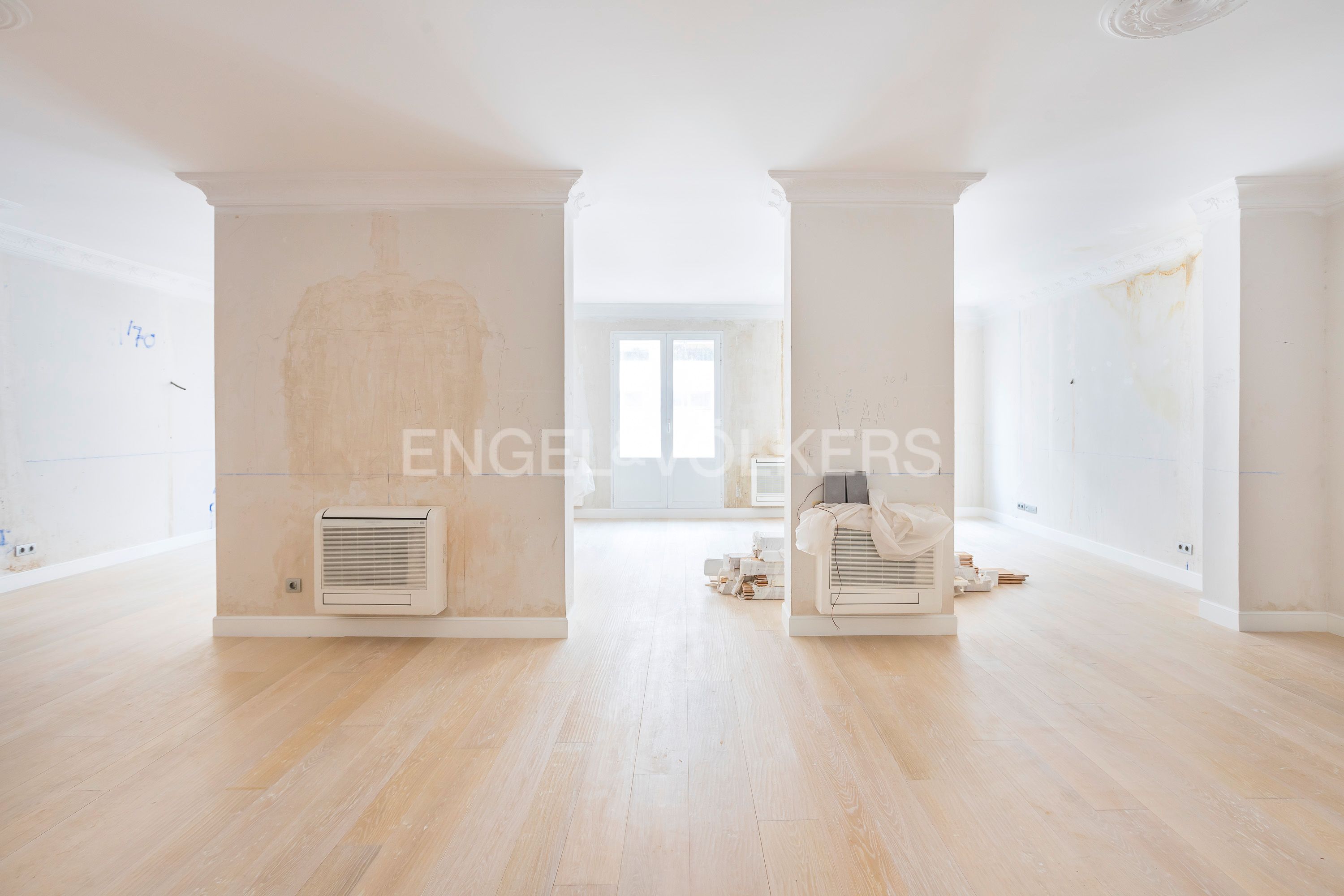 Sala d'estar de Apartament en venda en  Madrid Capital amb Aire condicionat, Calefacció i Balcó