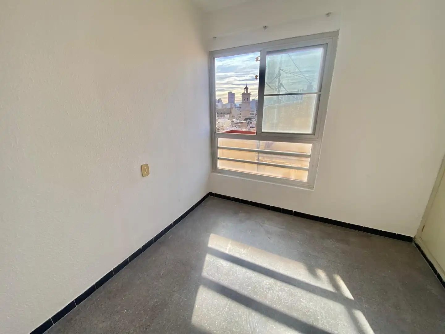 Schlafzimmer von Wohnung zum Verkauf in Castellón de la Plana / Castelló de la Plana mit Balkon