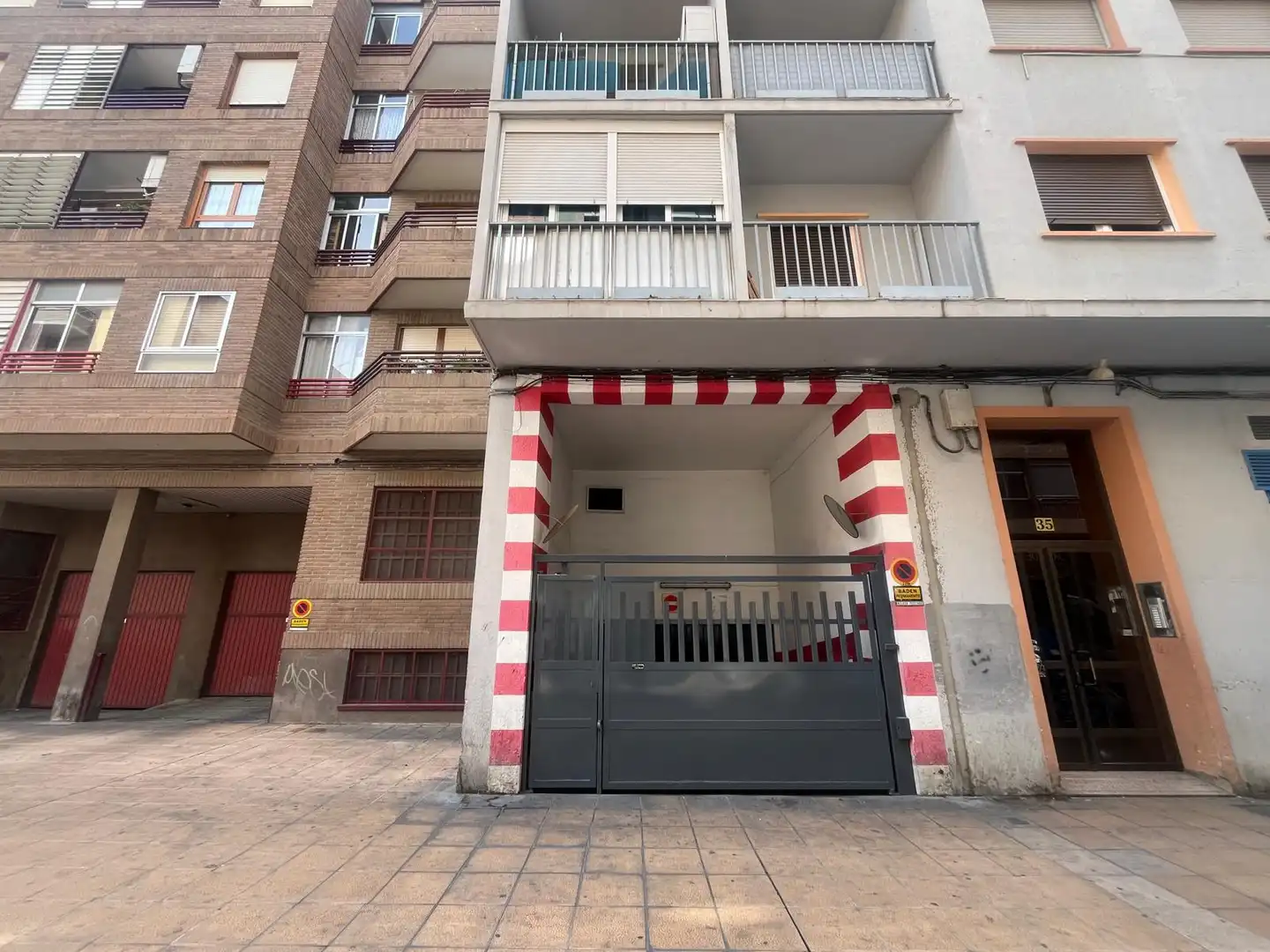 Außenansicht von Garage zum Verkauf in Zaragoza