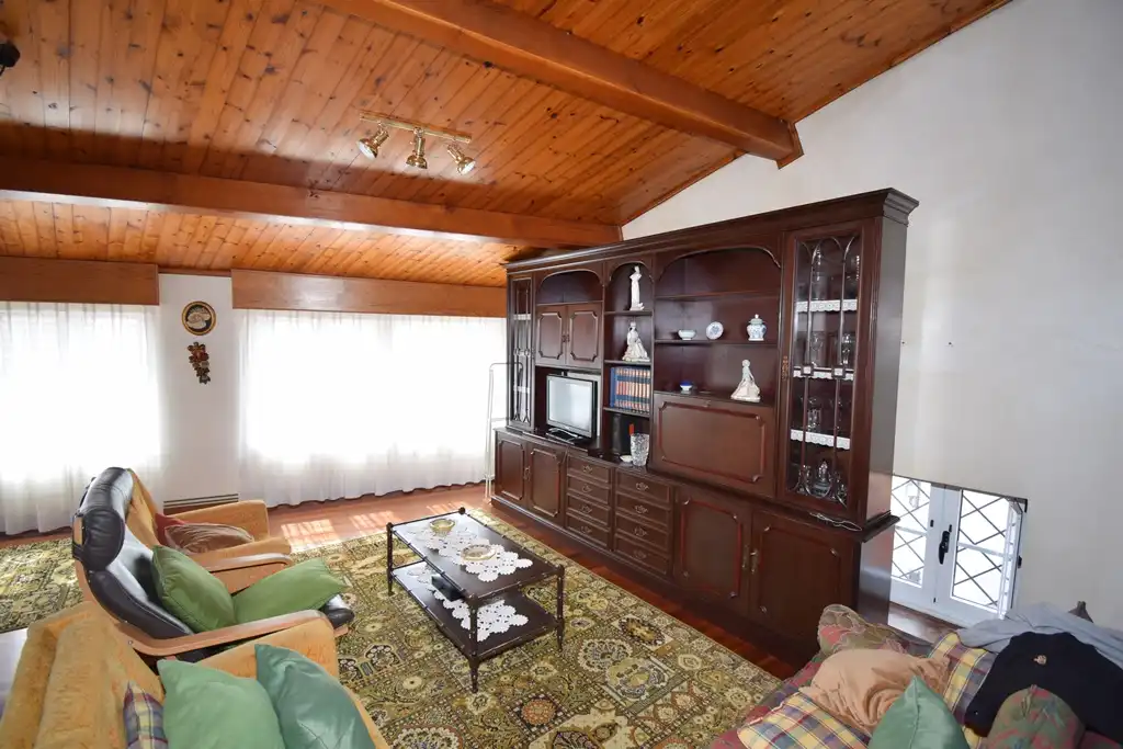 Sala de estar de Casa adosada en venta en Pontedeume con Calefacción y Jardín privado