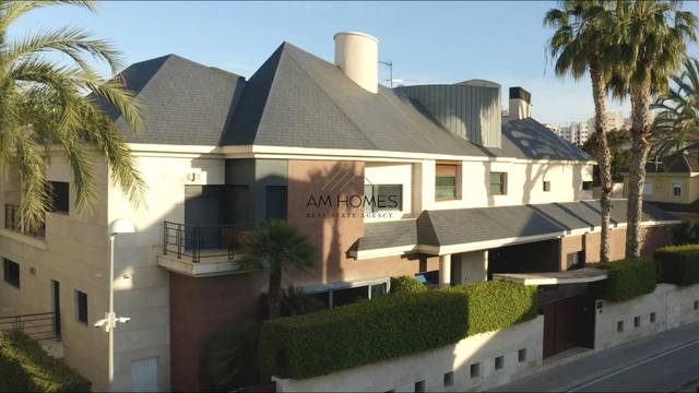 Casa-chalet en Venta en Alicante Golf