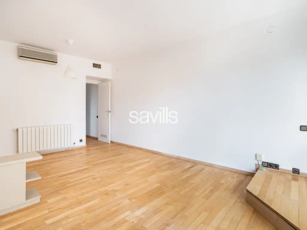 Dormitori de Apartament en venda en Barcelona amb Balcó