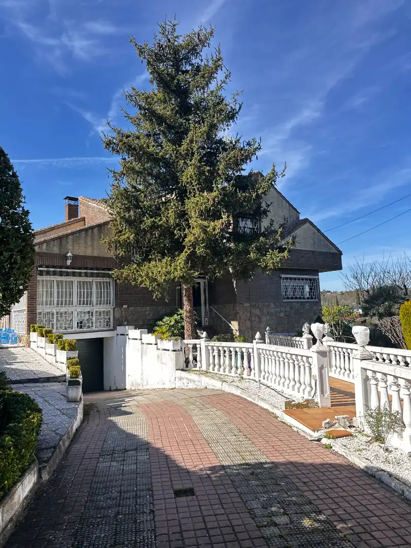 Vista exterior de Casa o chalet en venta en Las Rozas de Madrid con Aire acondicionado, Calefacción y Jardín privado