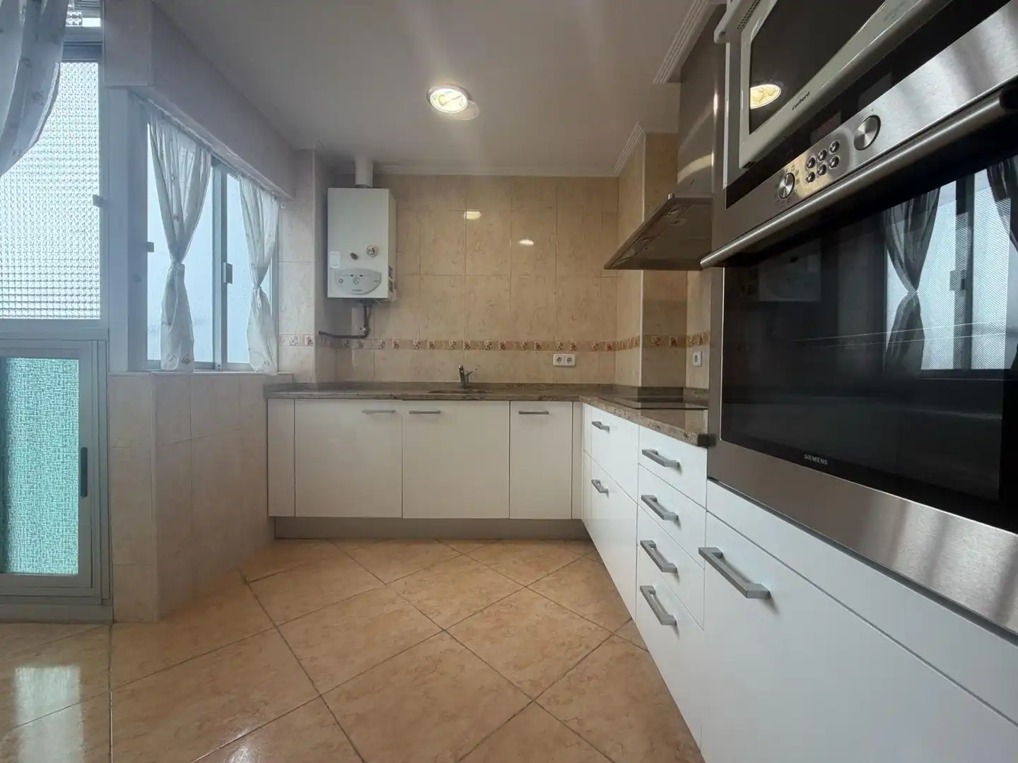 Cocina de Piso en venta en Madrid con Calefacción, Parquet y Terraza