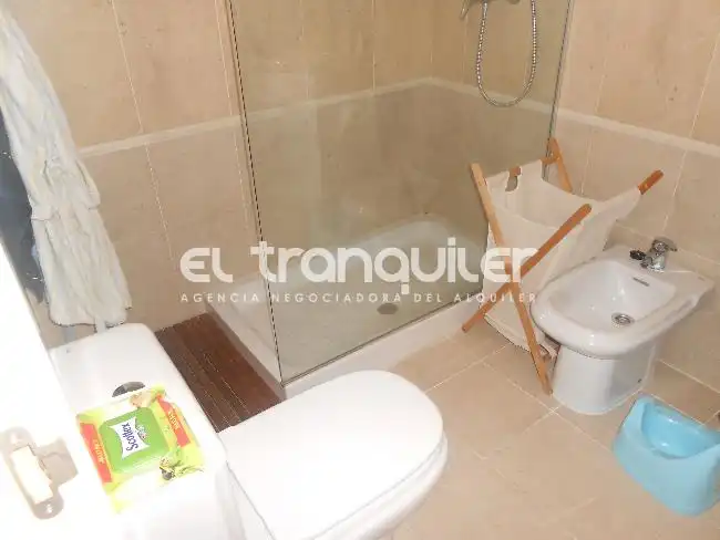Baño de Piso de alquiler en Madrid con Aire acondicionado, Terraza y Trastero