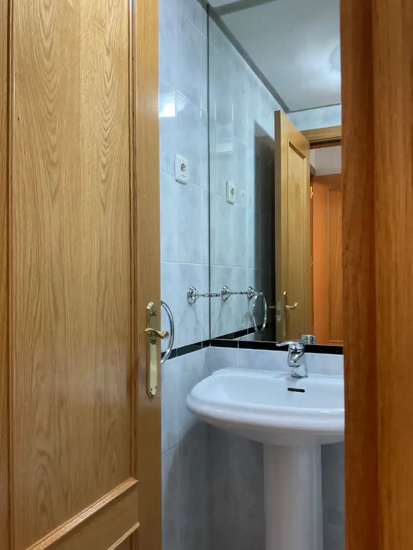 Baño de Piso de alquiler en Alcalá de Henares con Aire acondicionado, Calefacción y Parquet