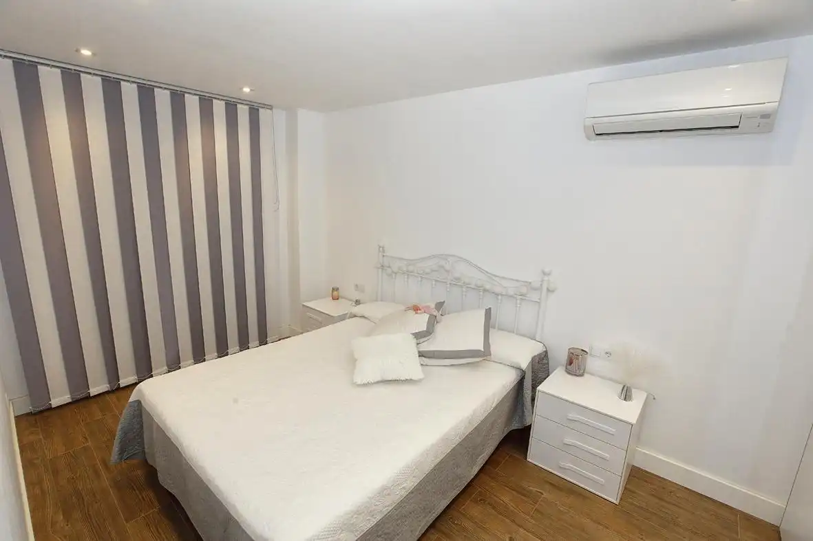 Habitación de Casa adosada en venta en Alcanar con Calefacción, Jardín privado y Terraza
