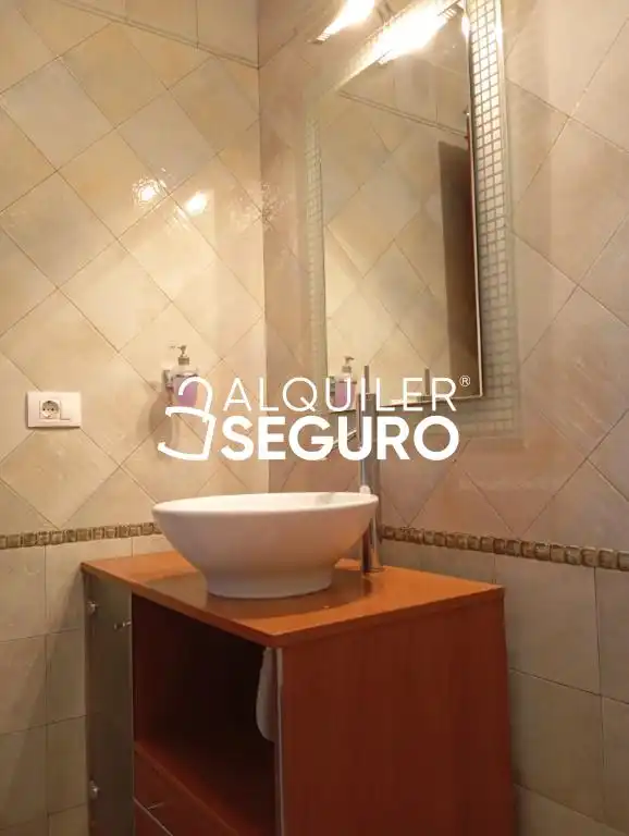 Baño de Piso de alquiler en Telde con Trastero y Amueblado