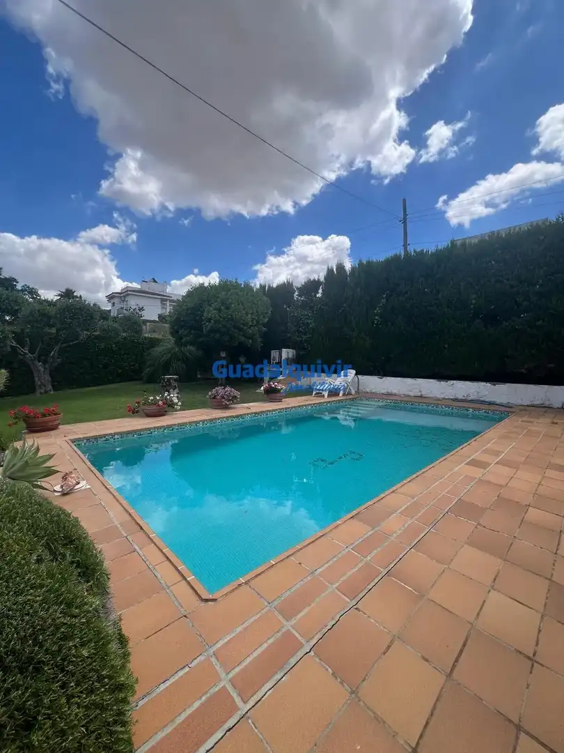 Jardí de Casa o xalet en venda en Dos Hermanas amb Aire condicionat, Jardí privat i Terrassa